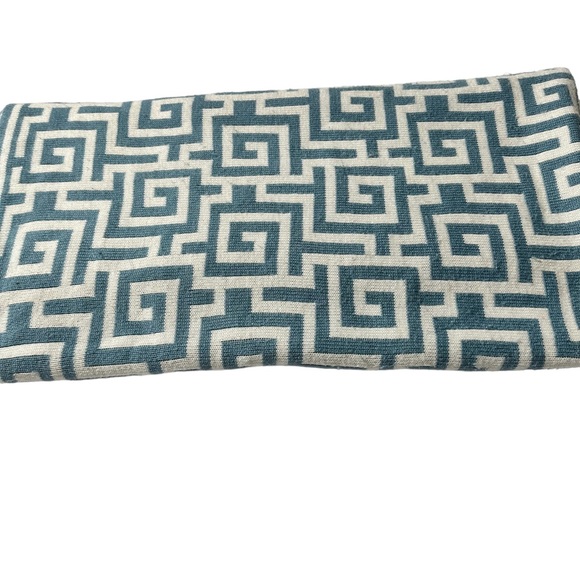 MAX STUDIO HOME Aqua Blue Throw Blanket Soft 50" x 54" Good - Picture 5 of 10